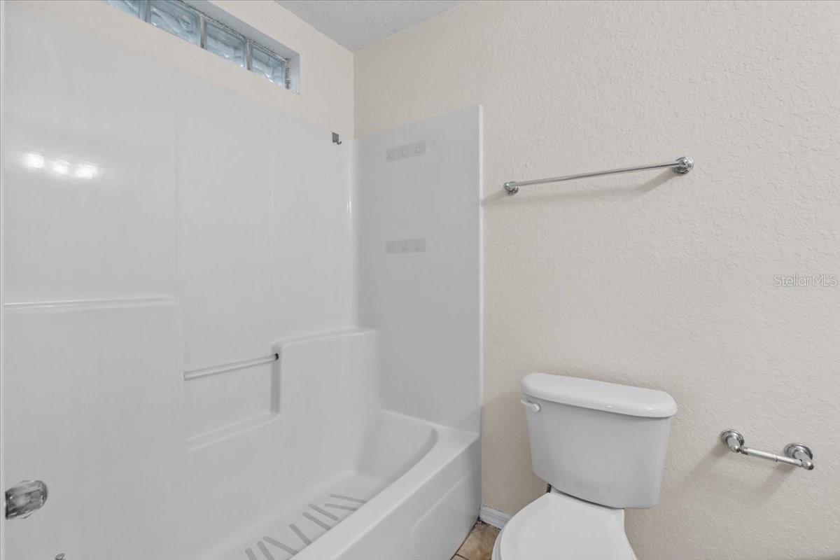 AZALEA OAKS - Residential