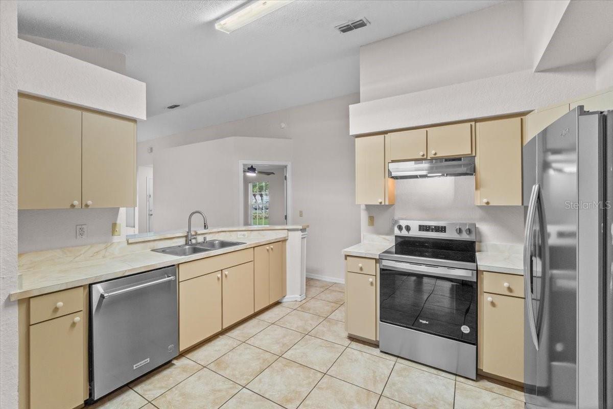 AZALEA OAKS - Residential