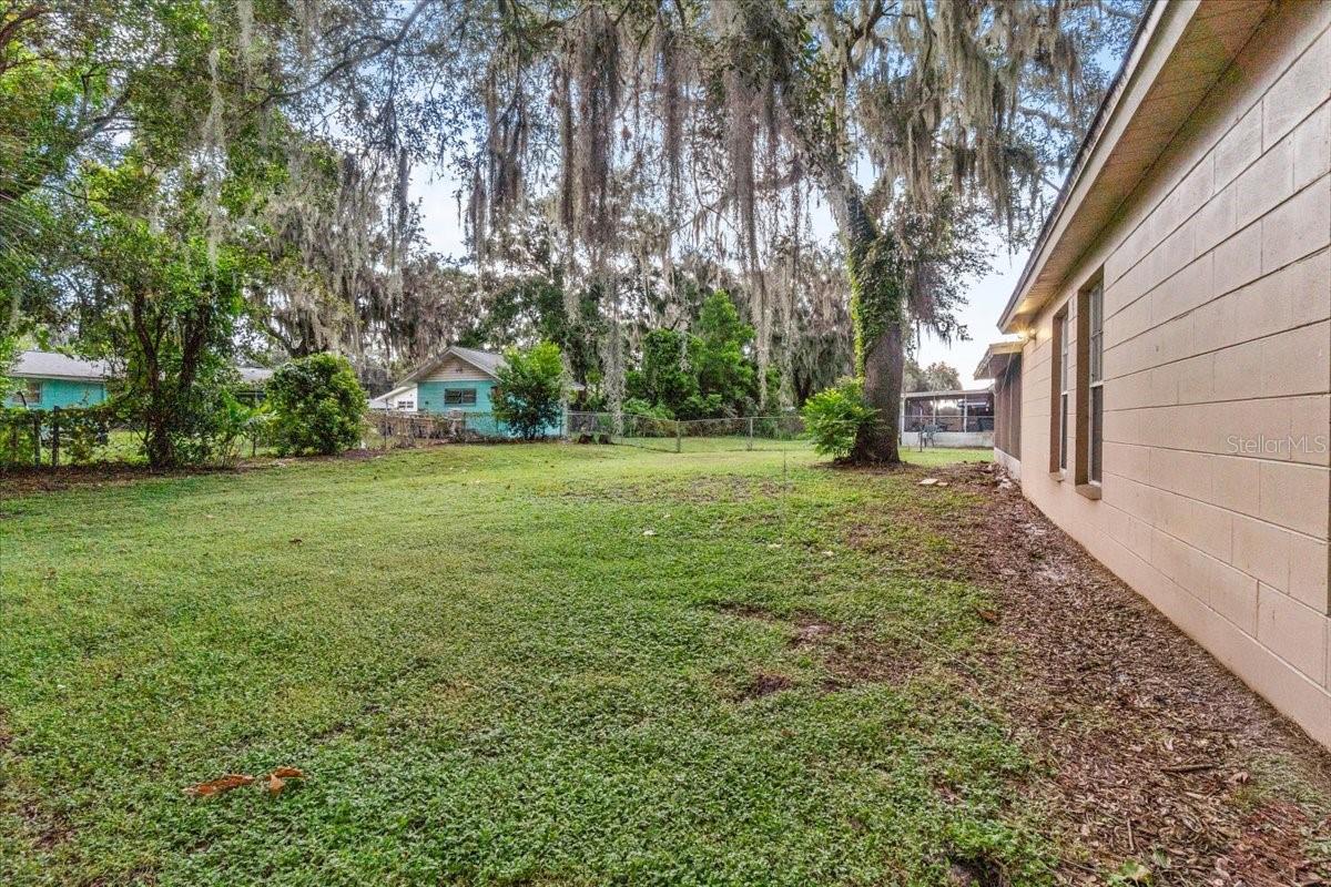 AZALEA OAKS - Residential