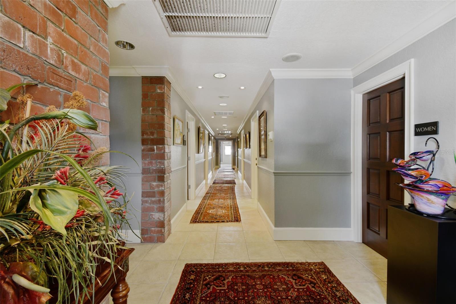 INTERLACHEN HEIGHTS - Commercial Lease