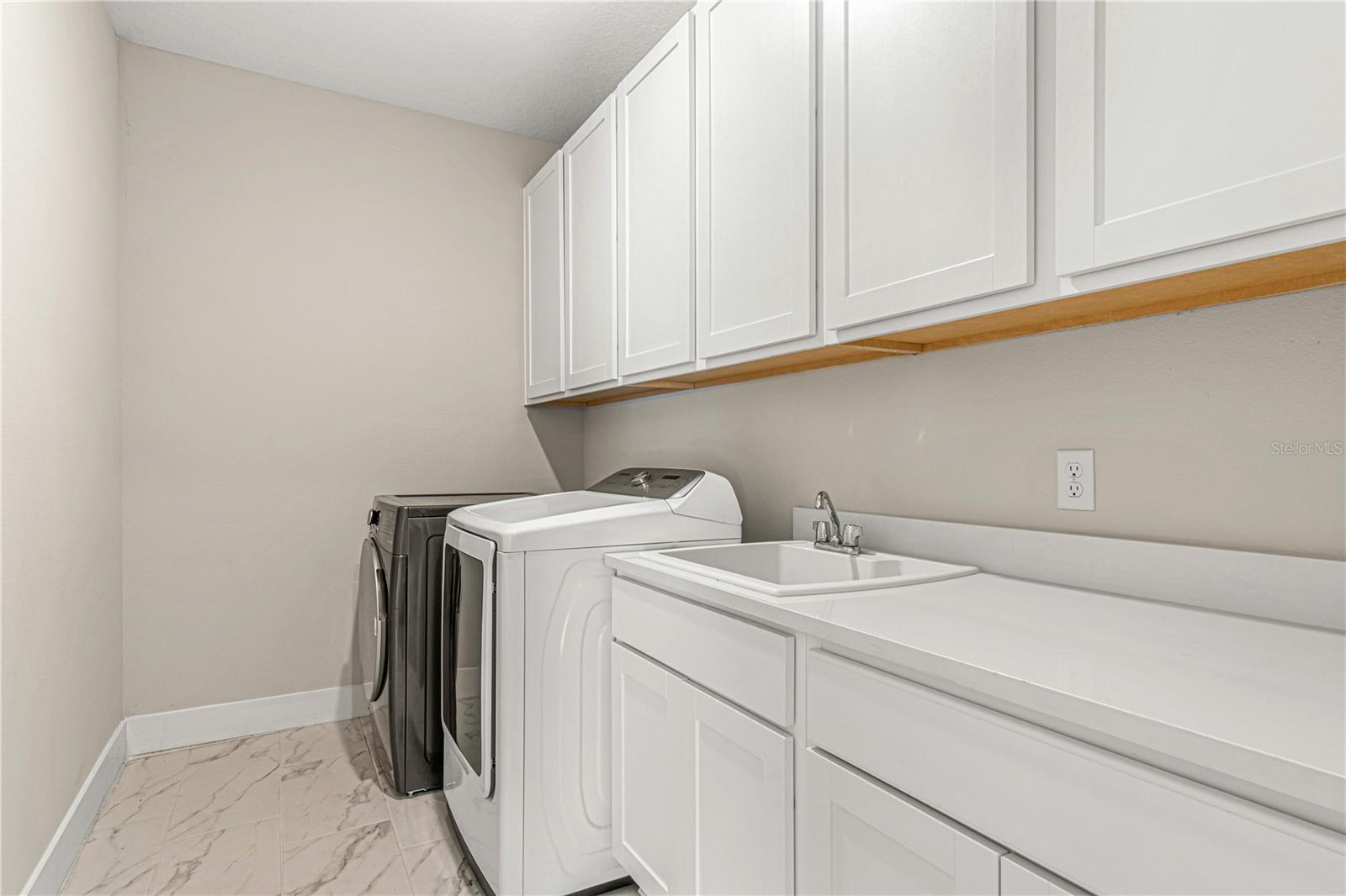 SAND LAKE SOUND - Residential Lease