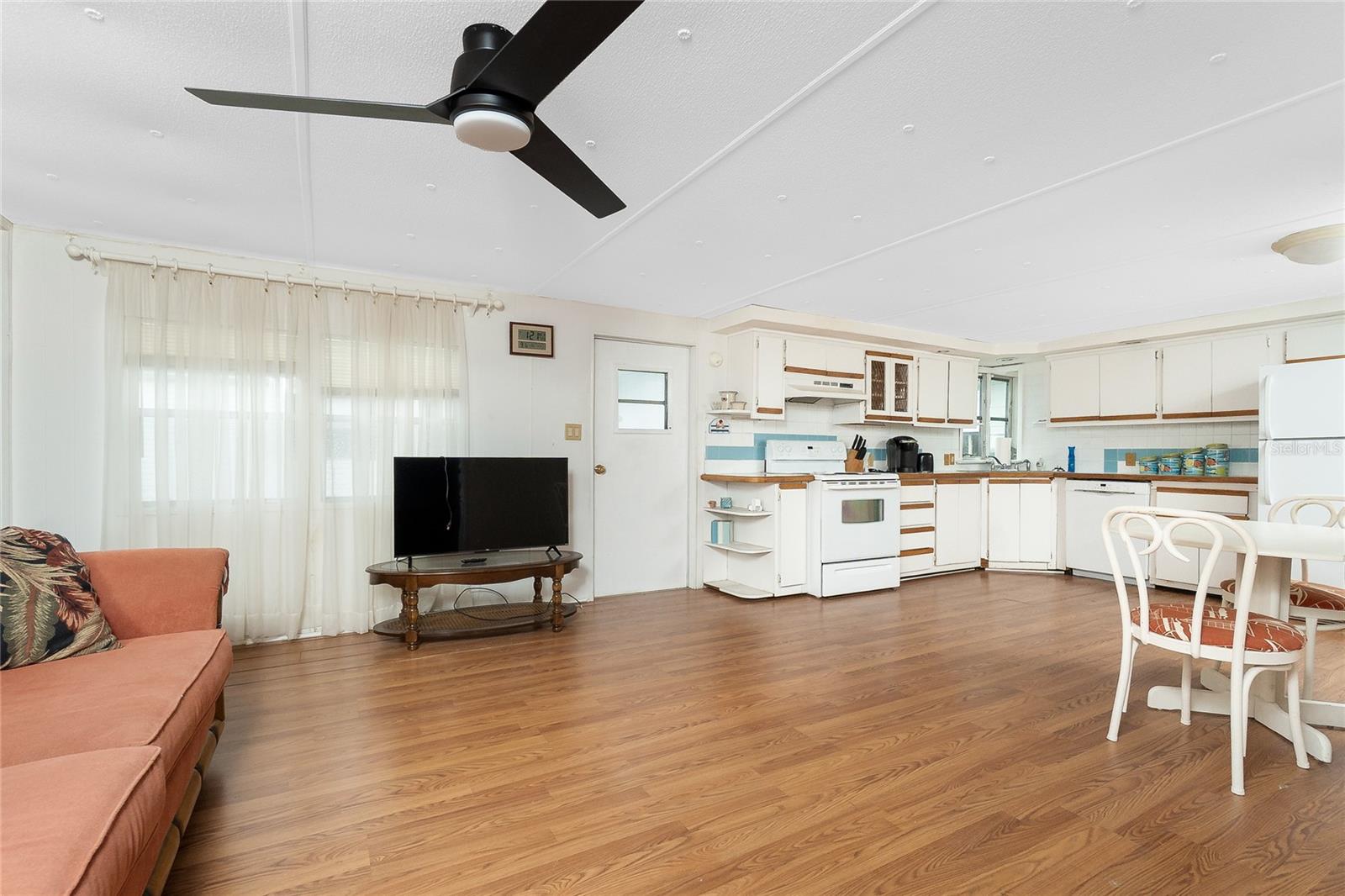 VILLAGE OF HOLIDAY LAKE - Residential