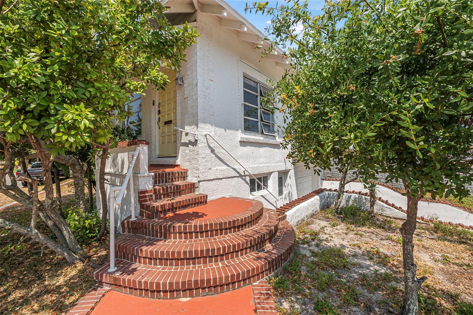 401 N OLEANDER AVENUE