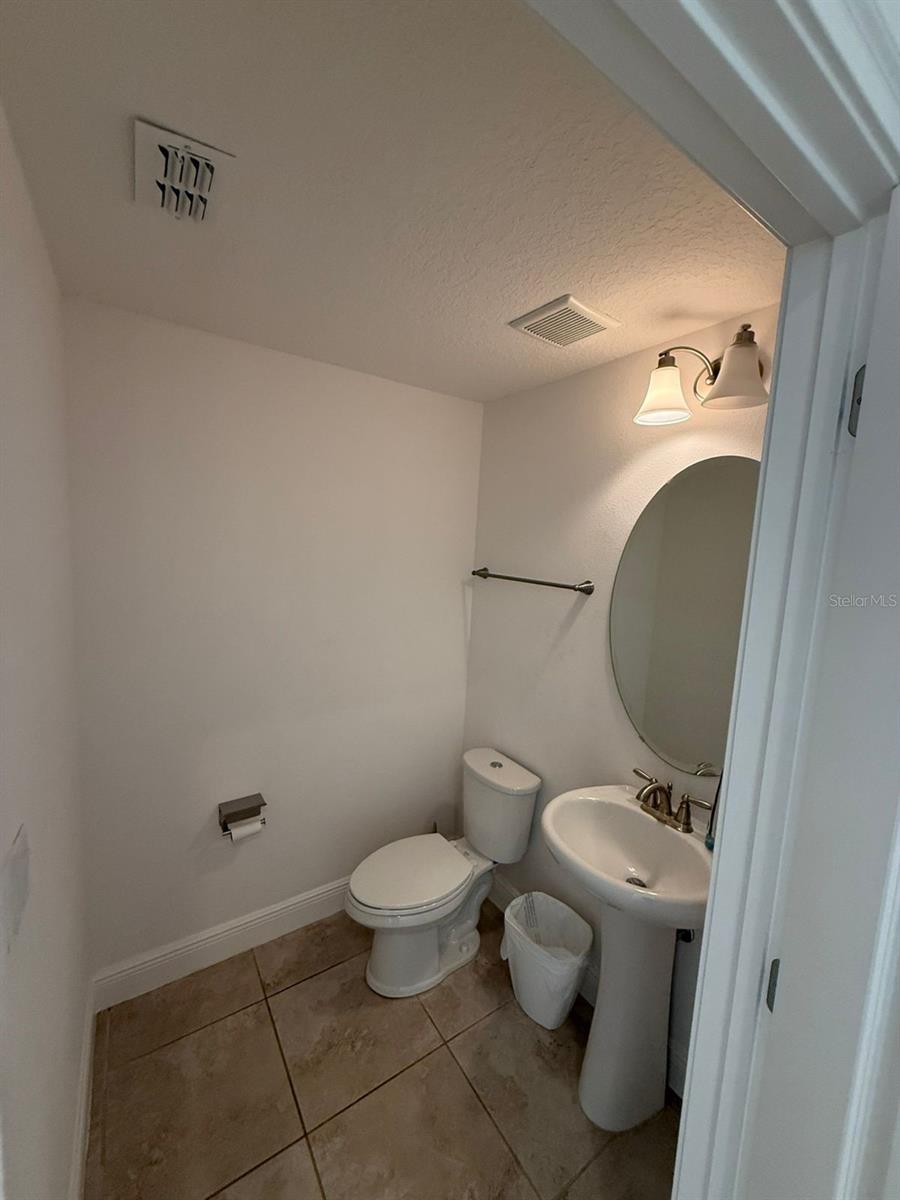 EAGLE CRK VILLAGE L PH 3A - Residential Lease