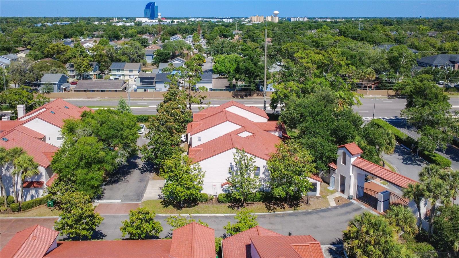 LA VITA CONDO PH 4 - Residential