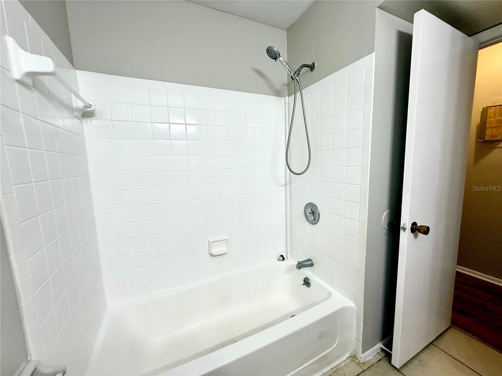 OXFORD SQUARE CONDO - Residential Lease