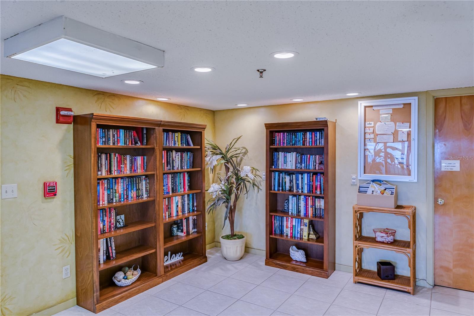 REFLECTIONS ON THE GULF CONDO - Residential
