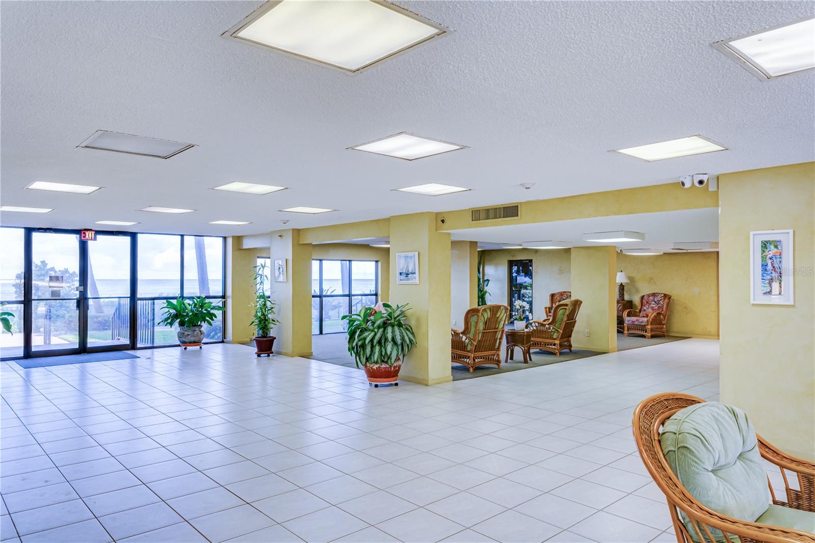 REFLECTIONS ON THE GULF CONDO - Residential