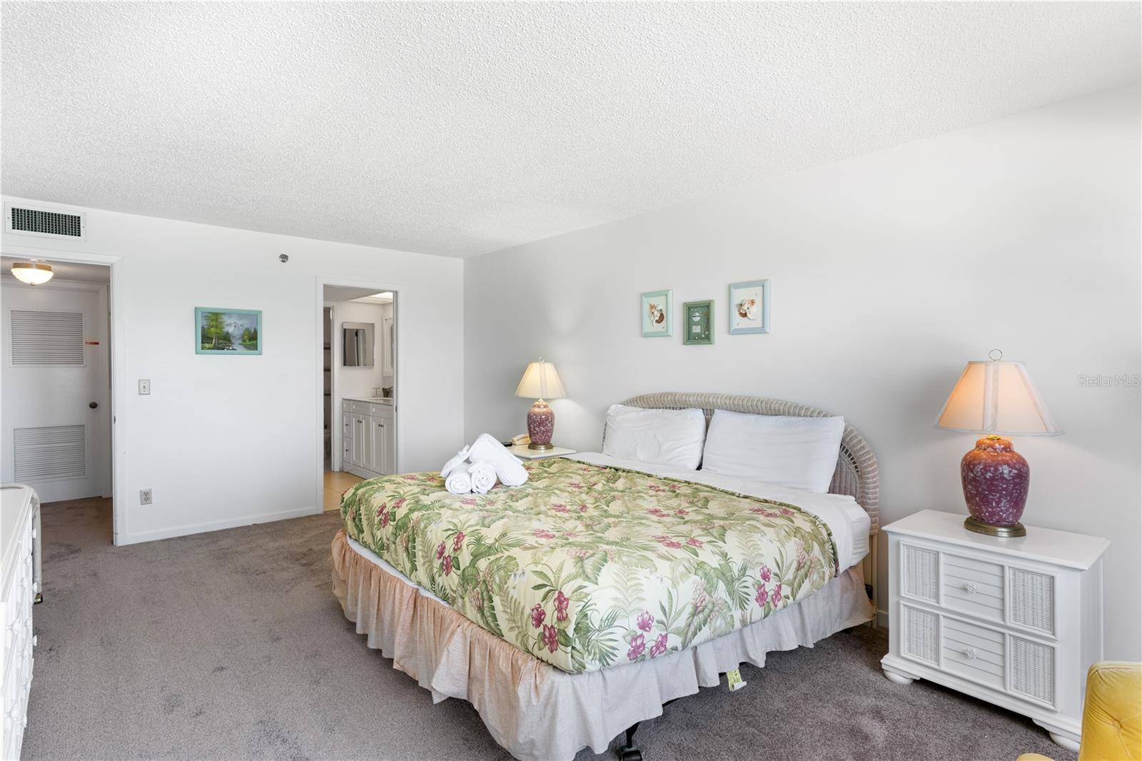 REFLECTIONS ON THE GULF CONDO - Residential