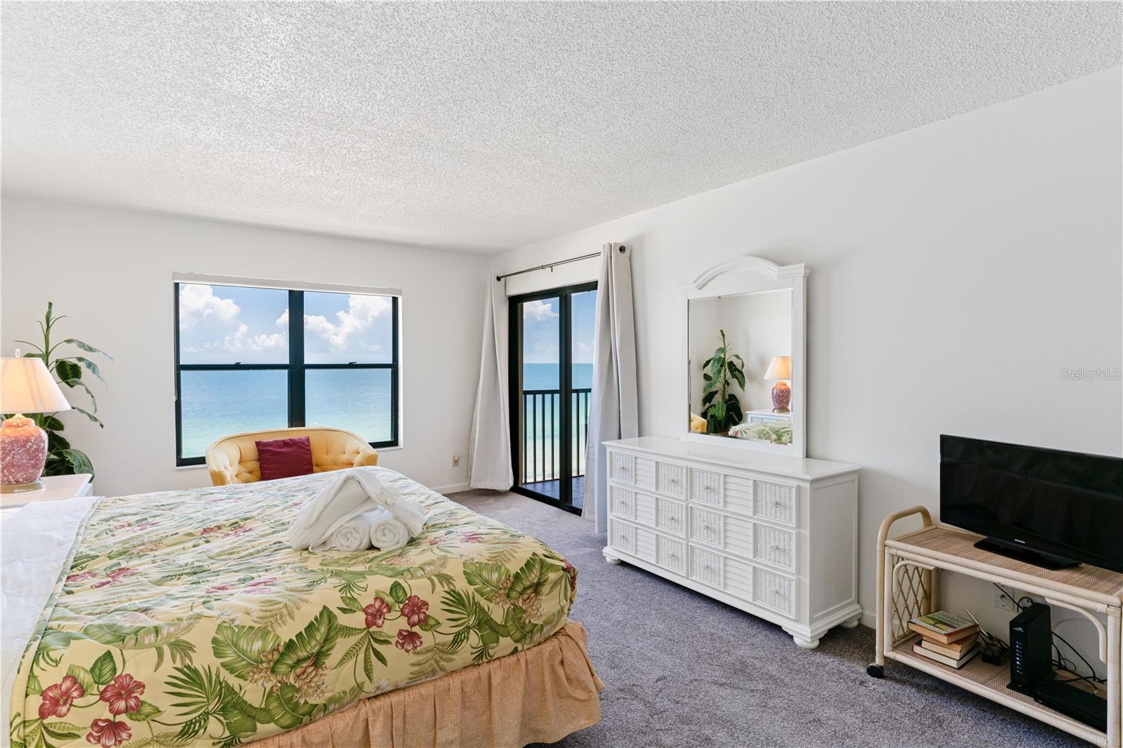 REFLECTIONS ON THE GULF CONDO - Residential