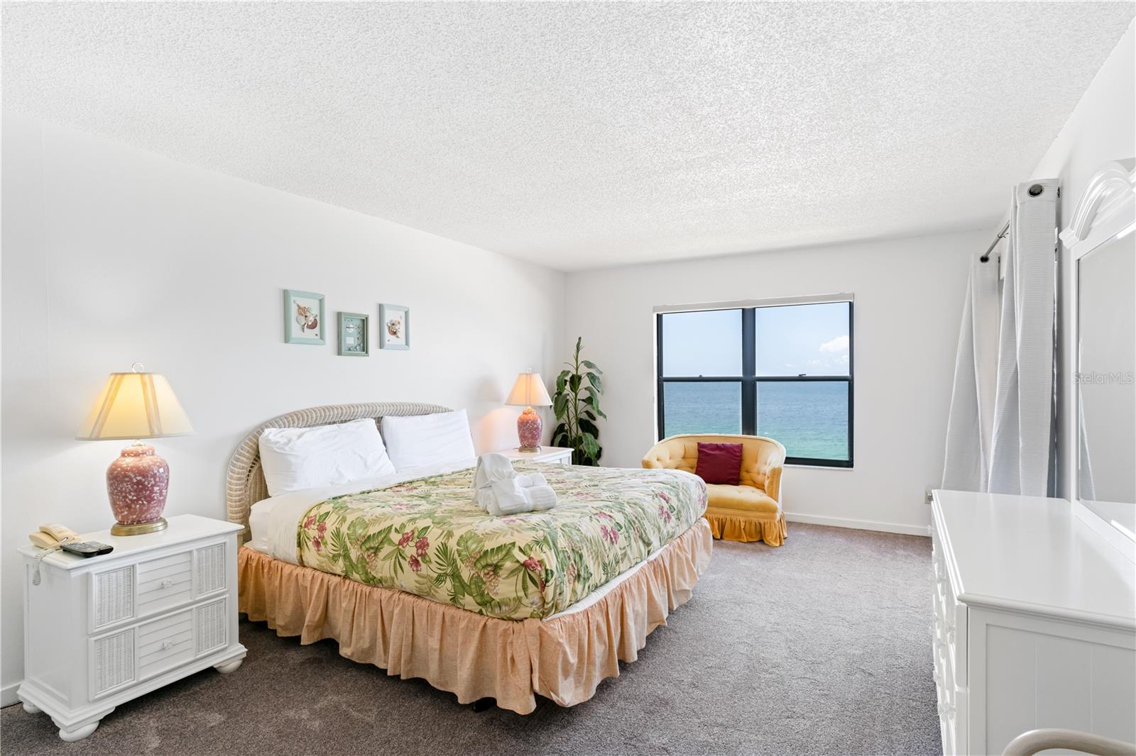 REFLECTIONS ON THE GULF CONDO - Residential