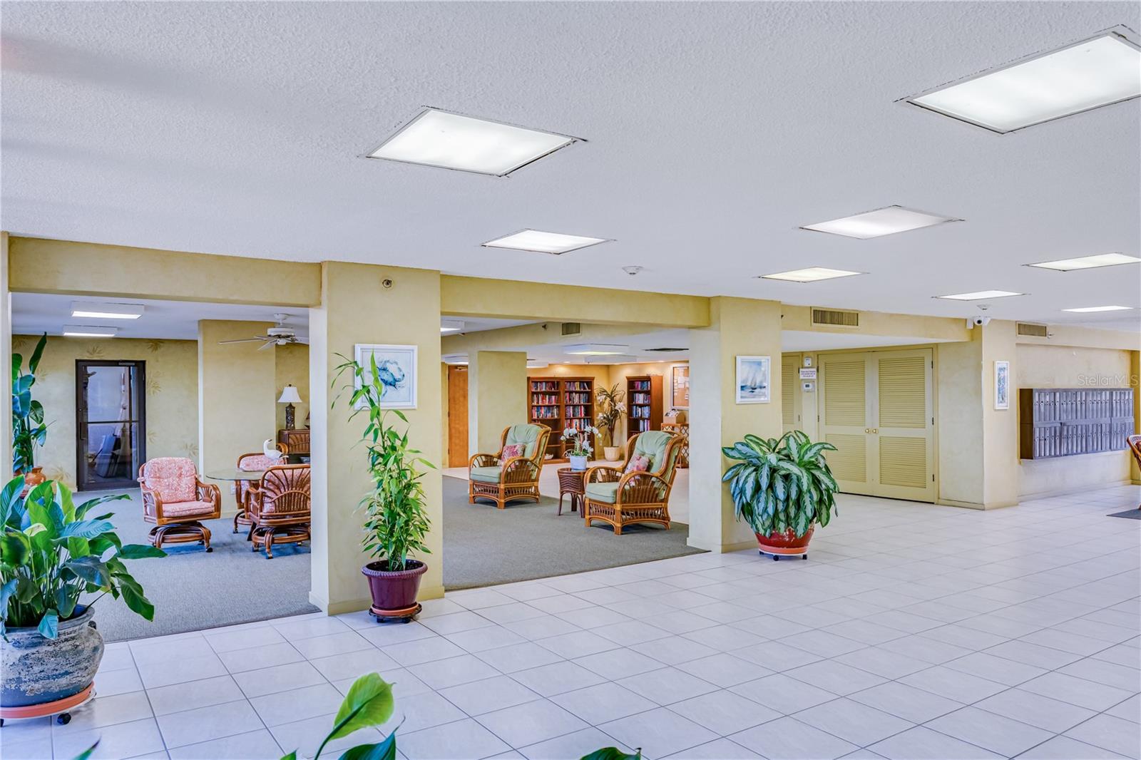 REFLECTIONS ON THE GULF CONDO - Residential