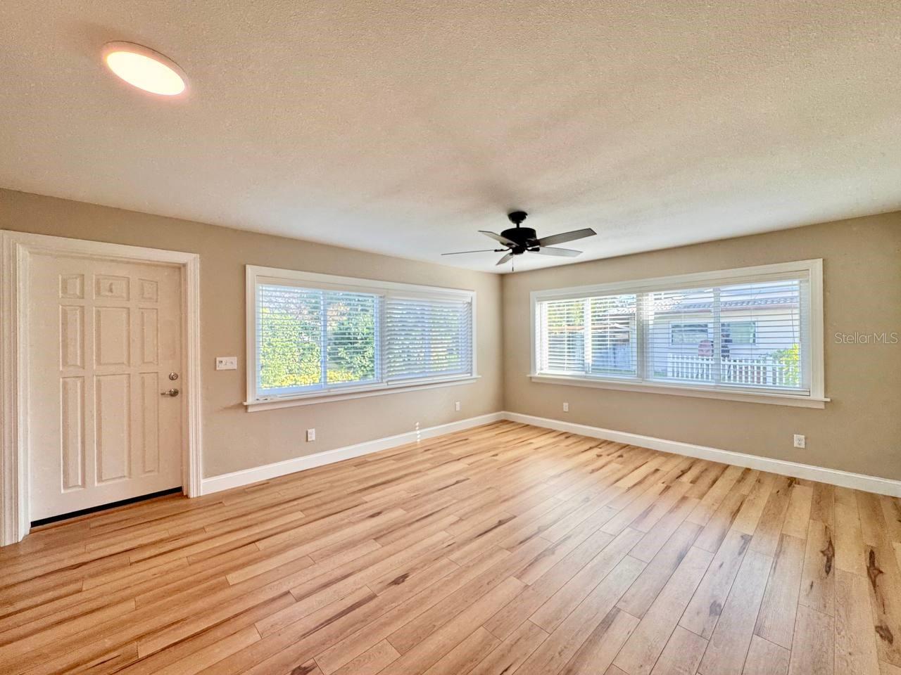 IMPERIAL PARK - Residential Lease