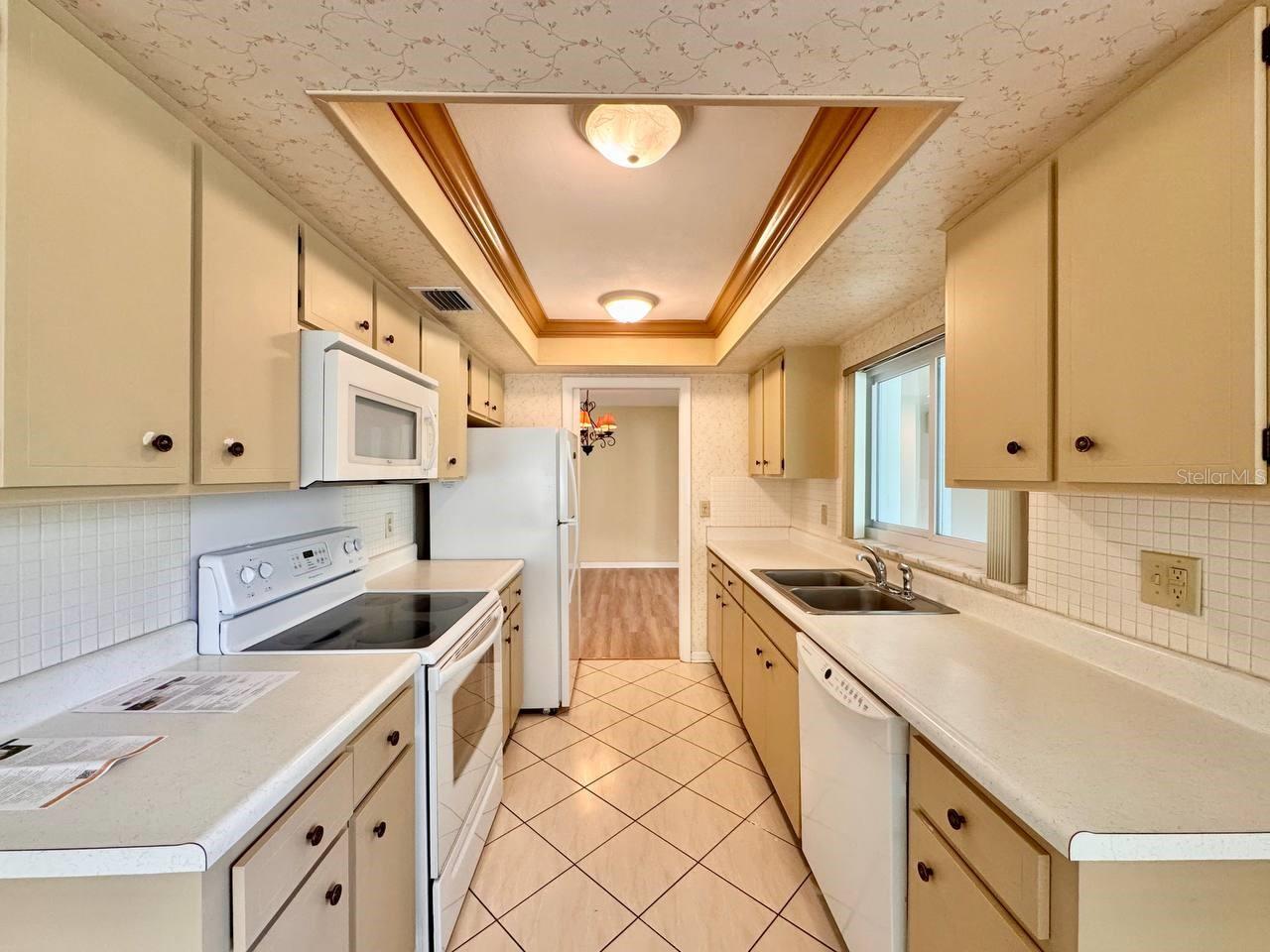 IMPERIAL PARK - Residential Lease