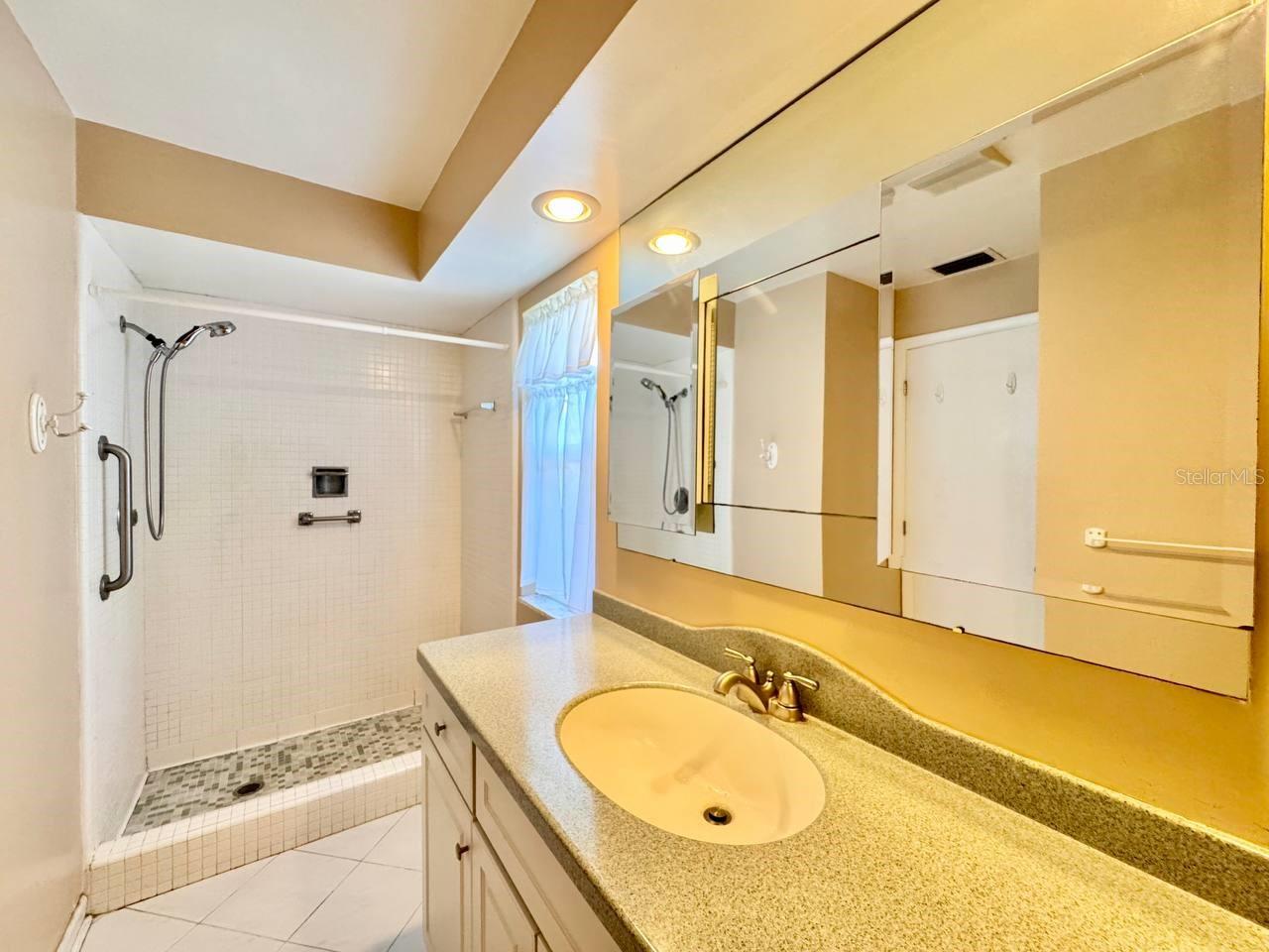 IMPERIAL PARK - Residential Lease