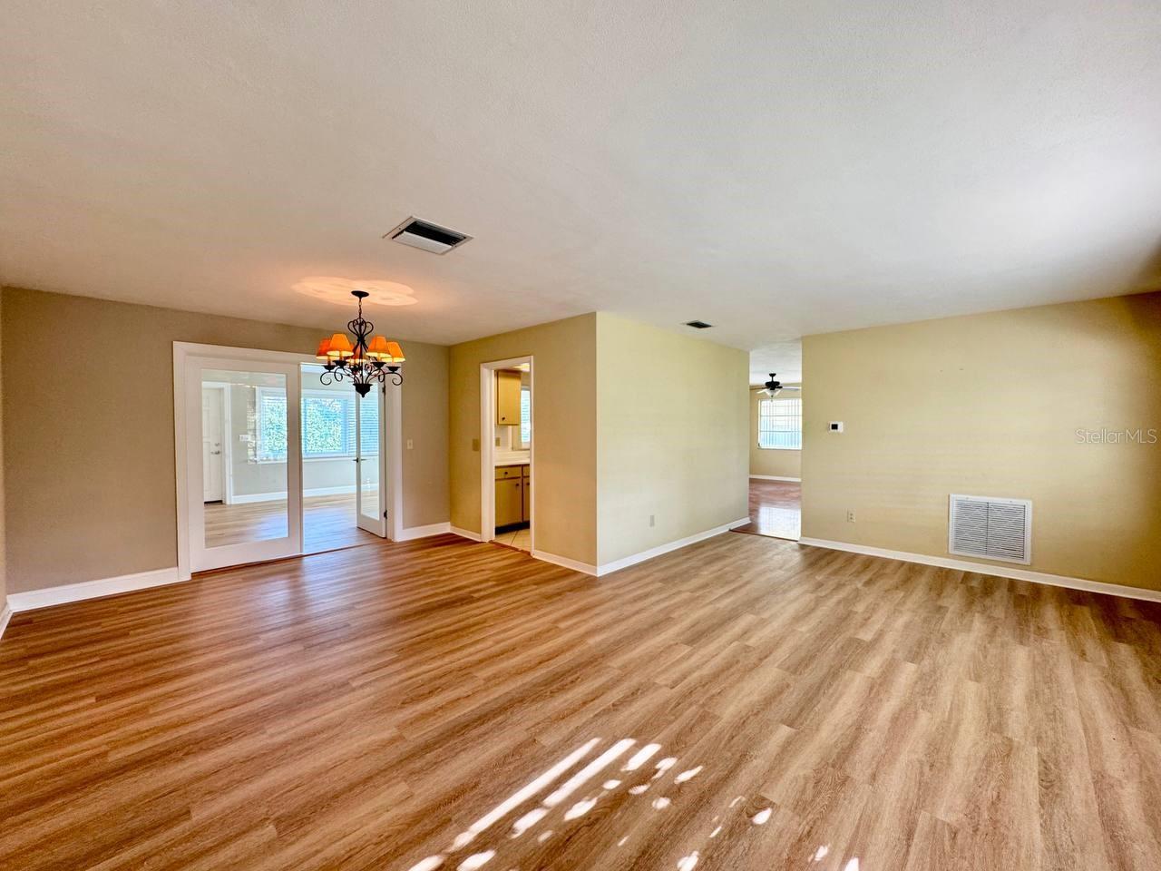 IMPERIAL PARK - Residential Lease