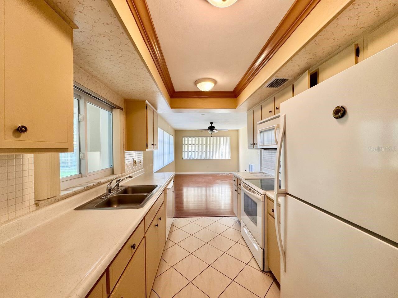 IMPERIAL PARK - Residential Lease