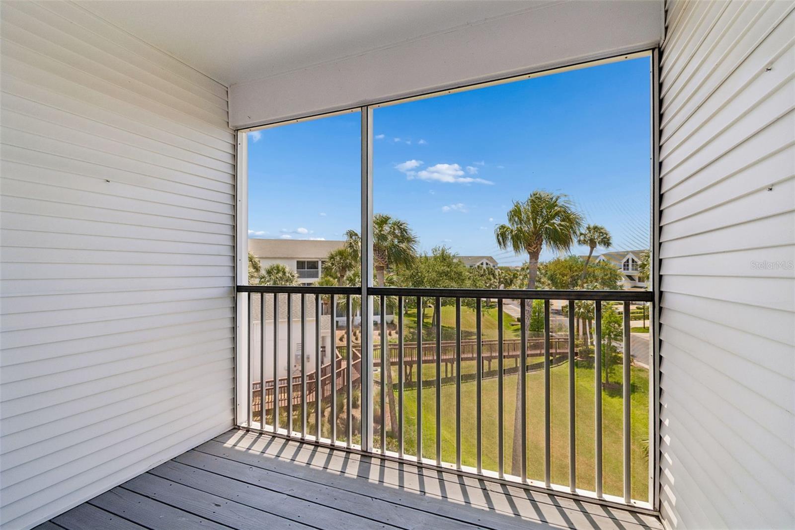 TARA CAY SOUND NORTH - Residential