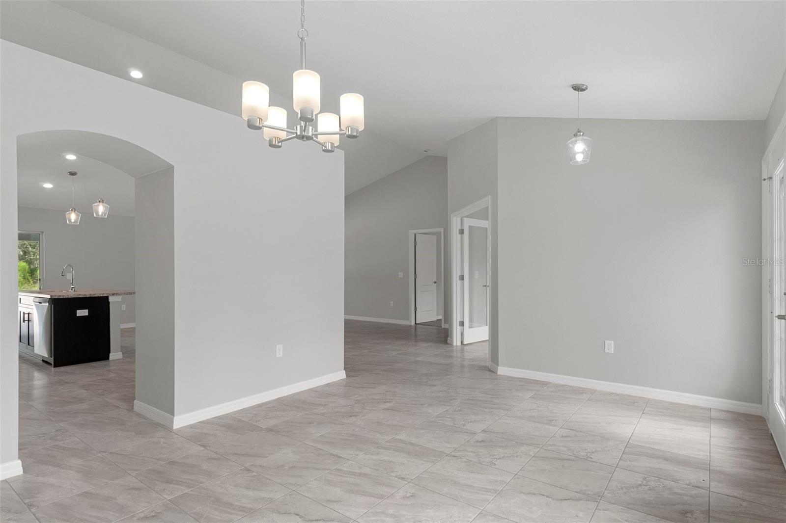 ROYAL HIGHLANDS - Residential