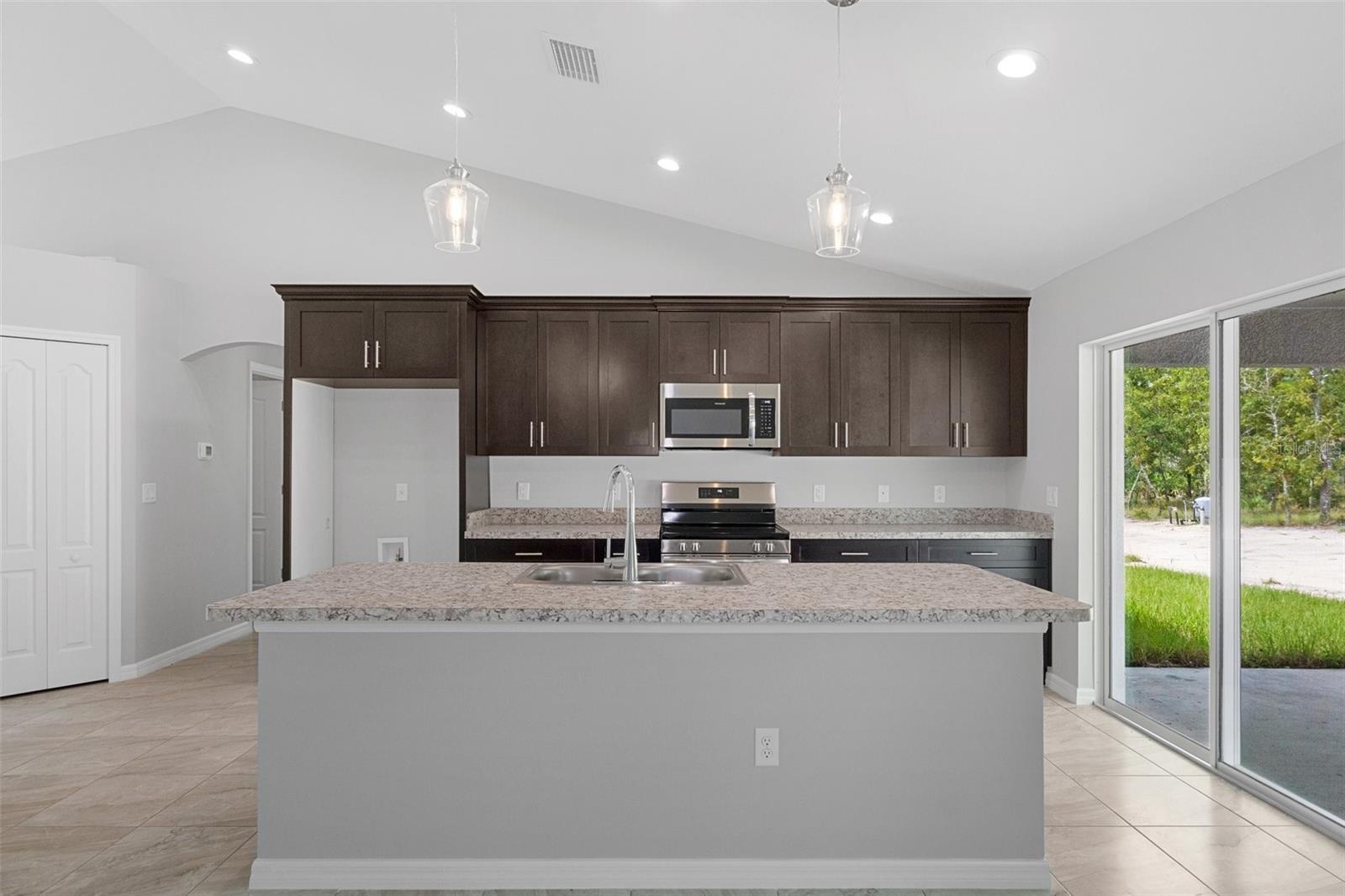 ROYAL HIGHLANDS - Residential