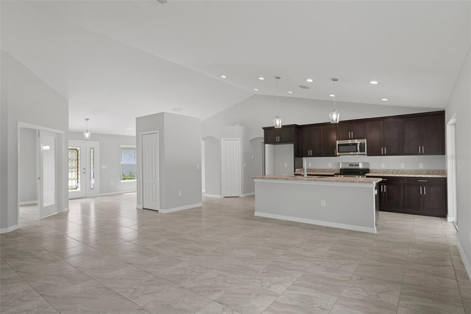 ROYAL HIGHLANDS - Residential