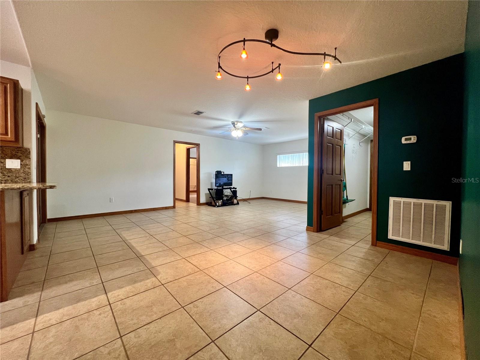 1156 S CARPENTER AVENUE