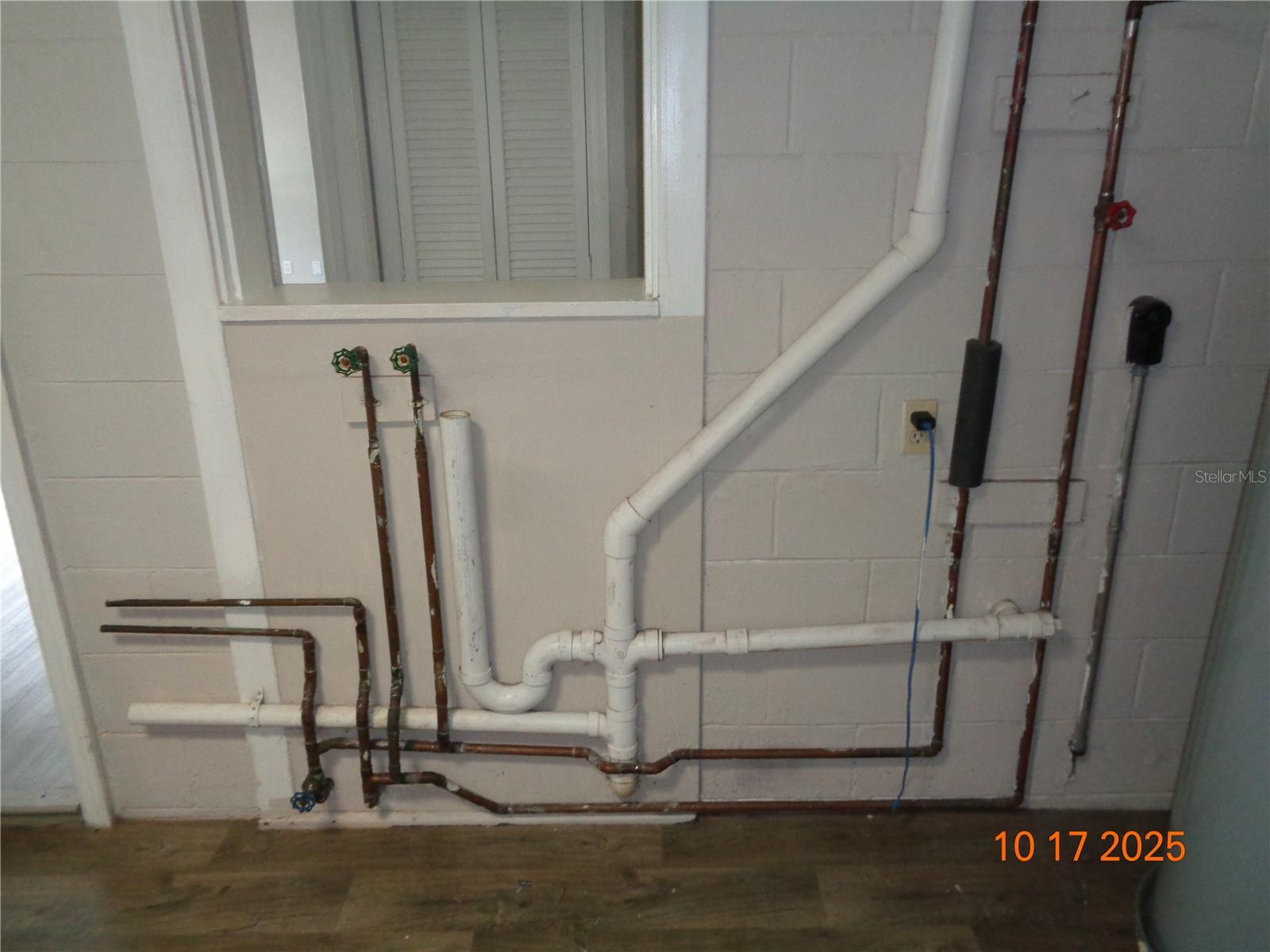 PINE HILLS BLKS 81-82 100 & 101 DELAND - Residential Lease