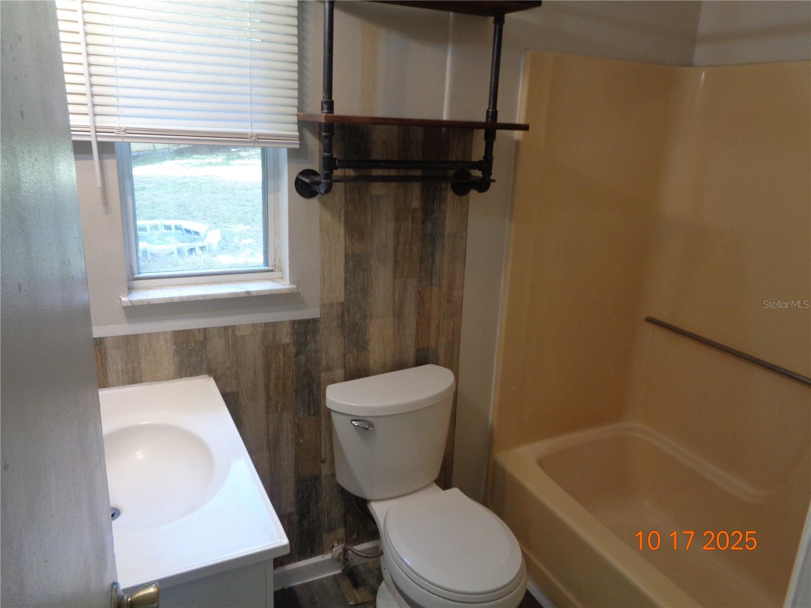 PINE HILLS BLKS 81-82 100 & 101 DELAND - Residential Lease