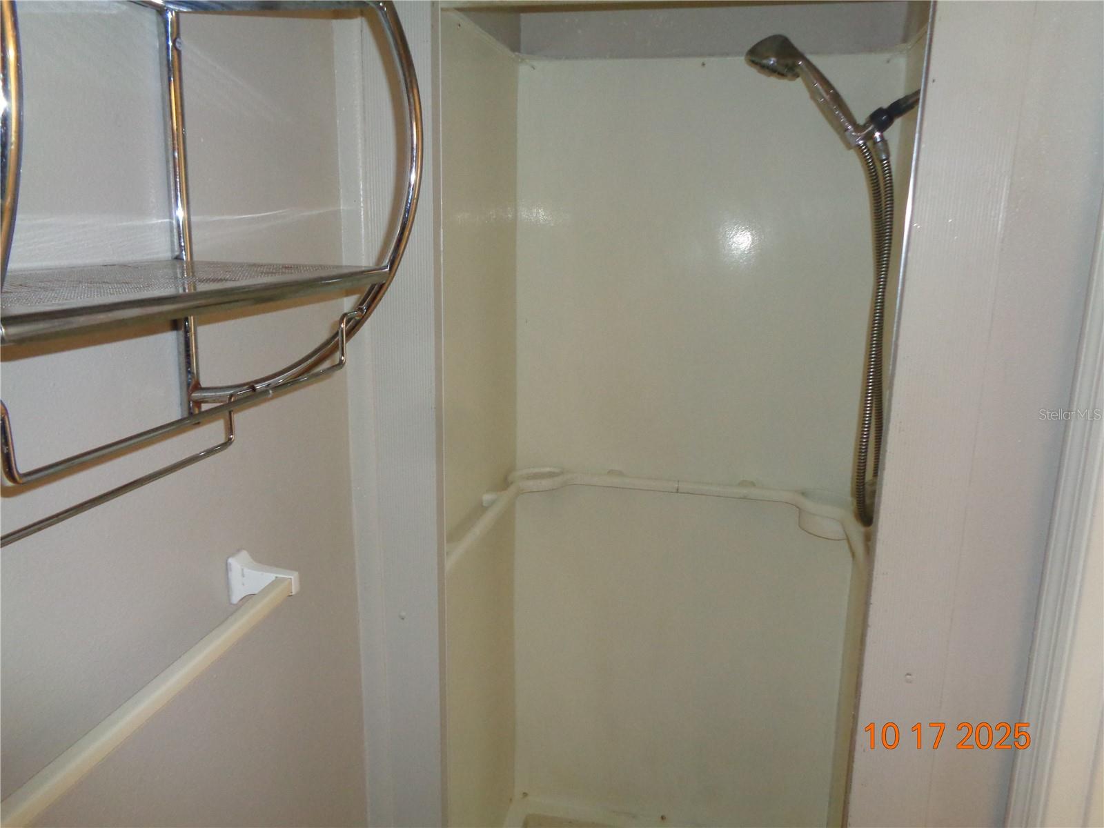 PINE HILLS BLKS 81-82 100 & 101 DELAND - Residential Lease