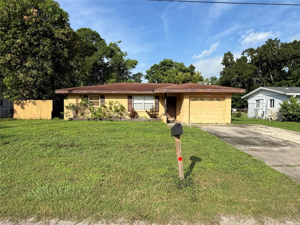 Photo of 5528 20th Street W, Bradenton, FL 34207 (MLS # A4710674)