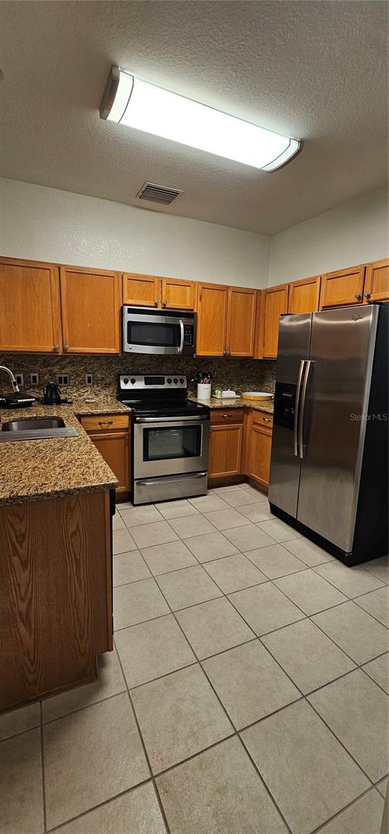 VISTAS/STONEBRIDGE COMMONS #6 - Residential Lease