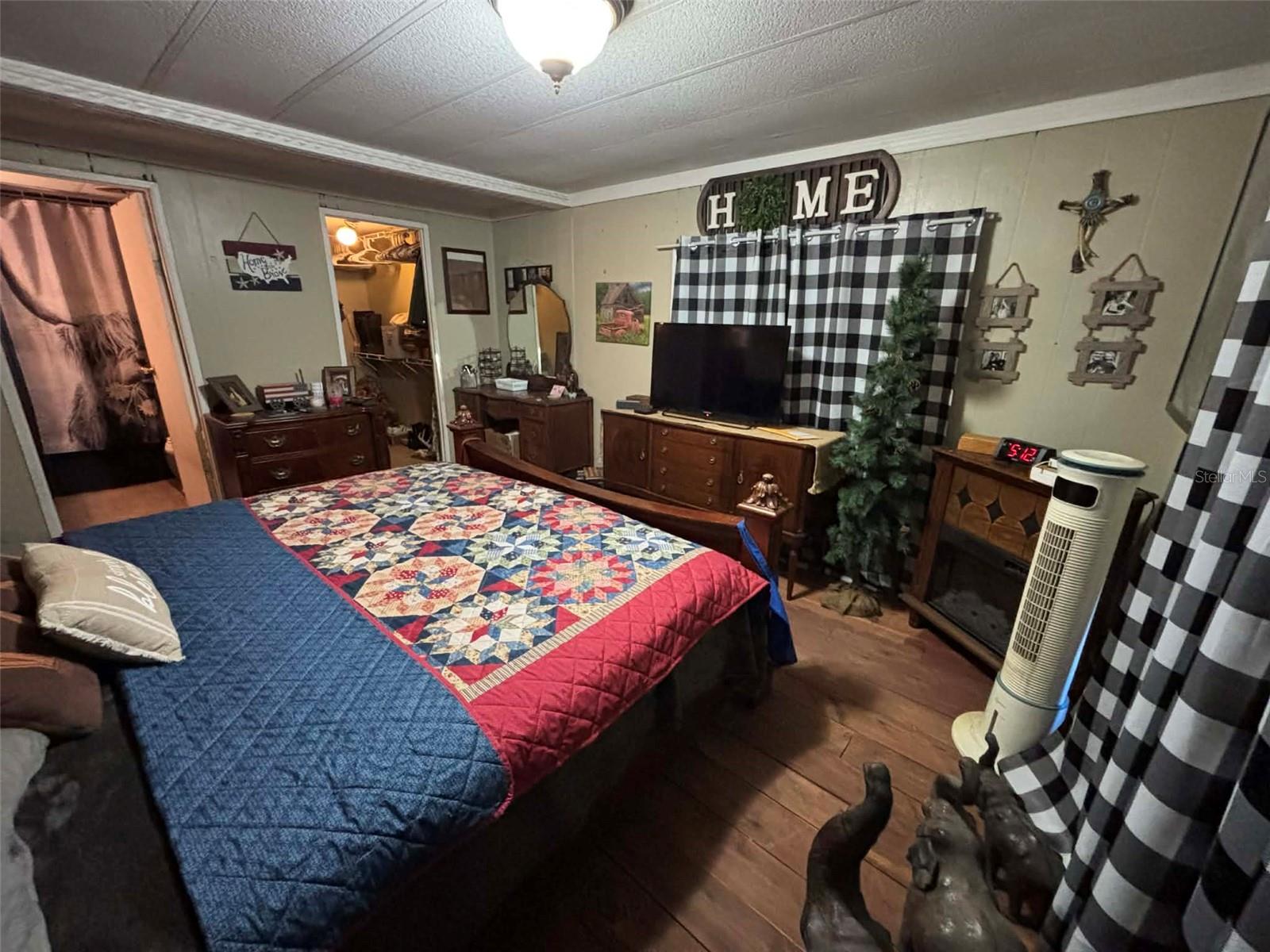 DERBY OAKS - Residential