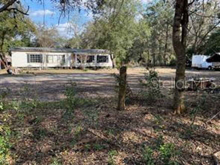 Nestled in the quiet town of Floral City, this large Property offers both convenient commute to larger cities yet the home in the country feel.
Three/Two and two outbuildings.
