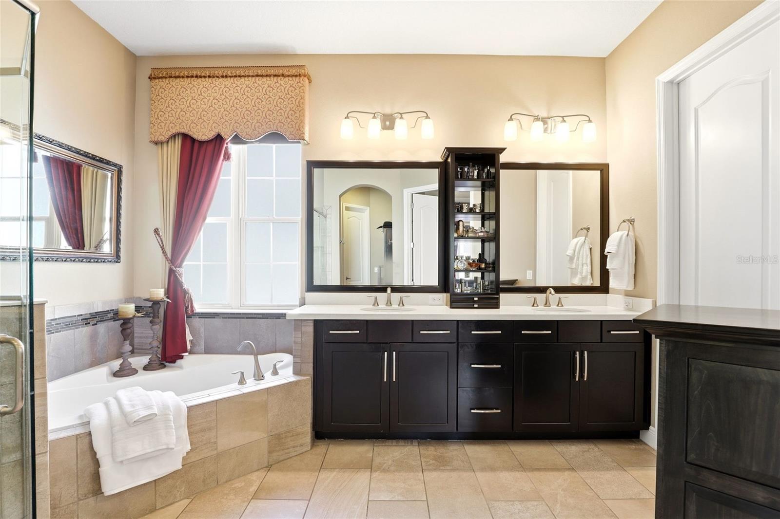 STEEPLE CHASE - Residential