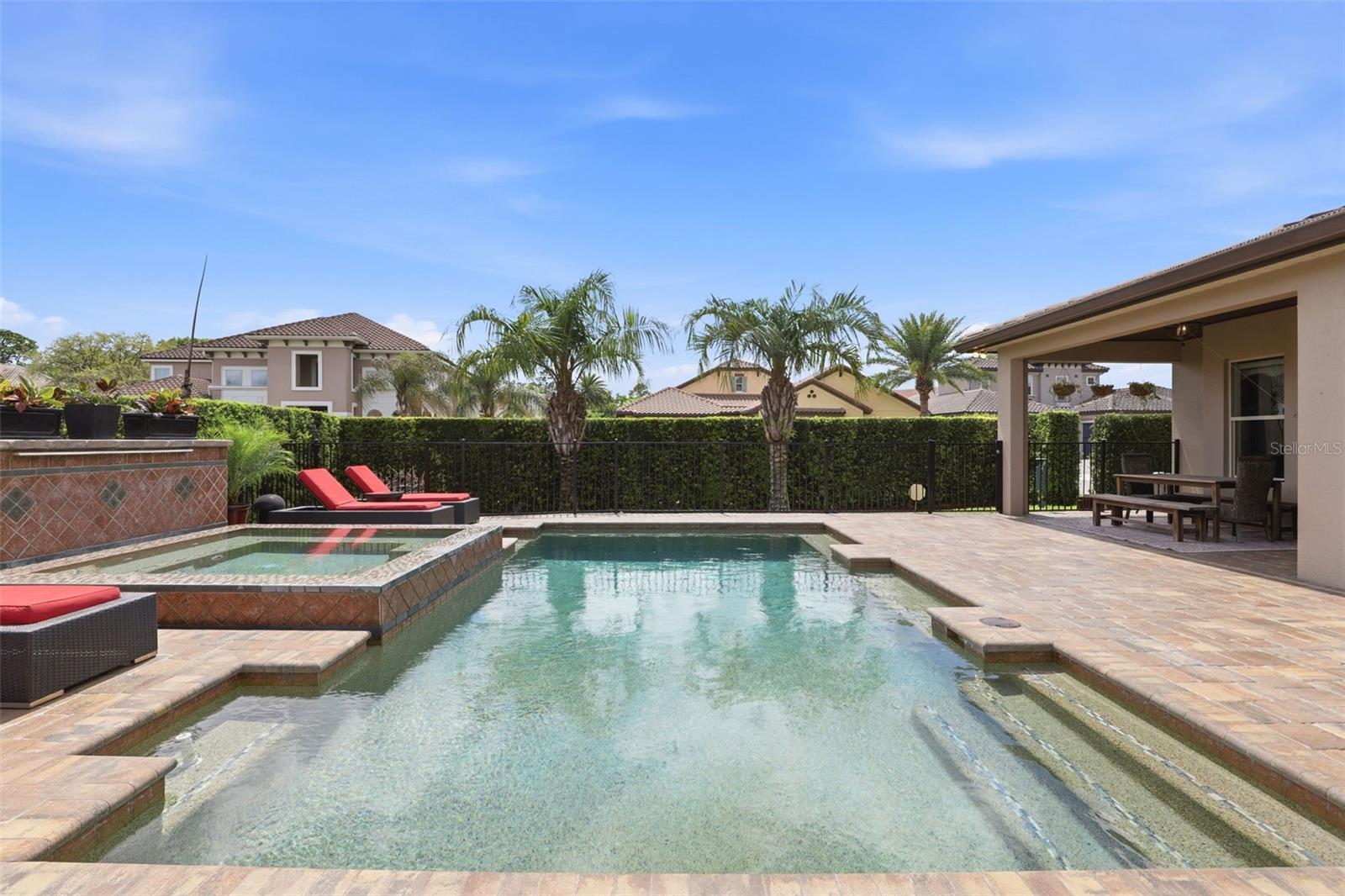 STEEPLE CHASE - Residential