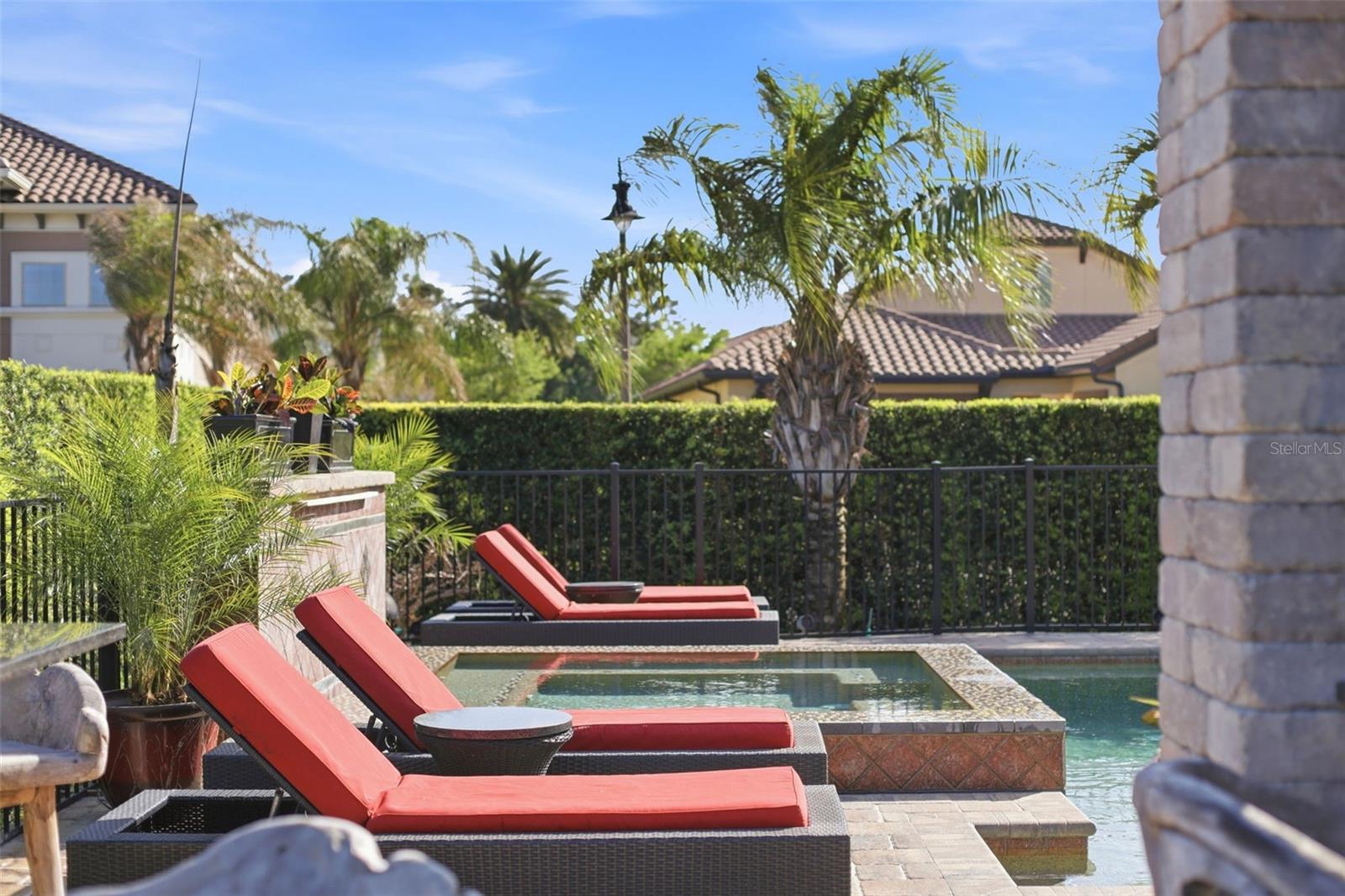 STEEPLE CHASE - Residential