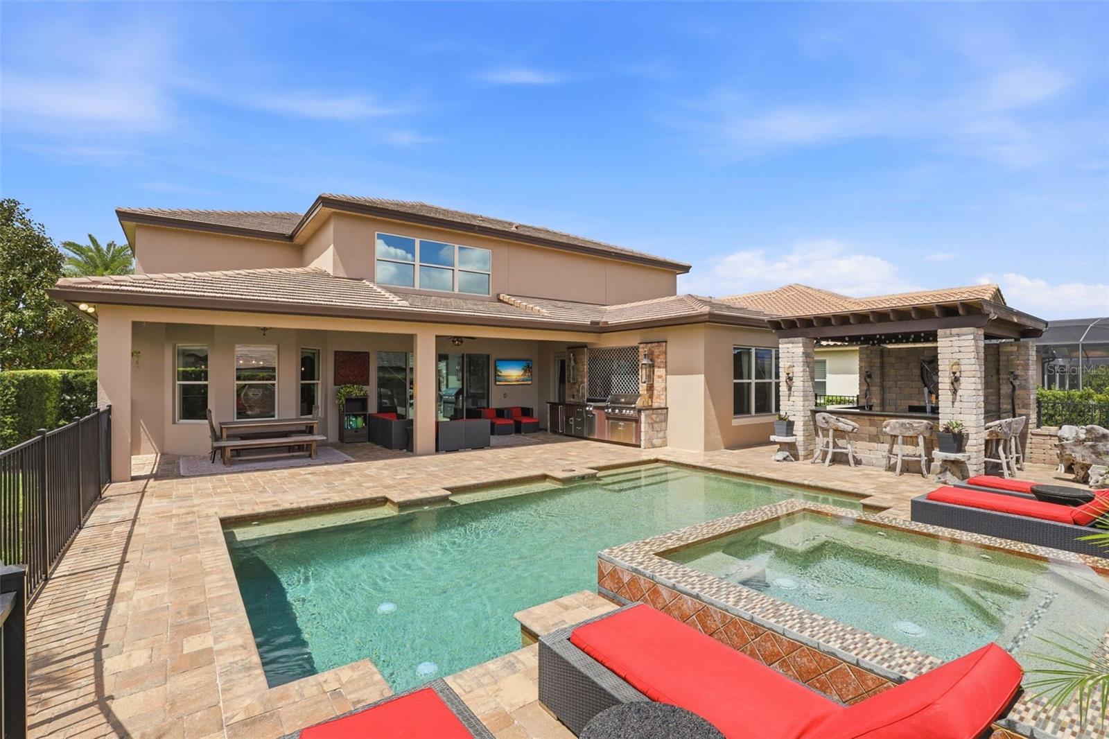 STEEPLE CHASE - Residential