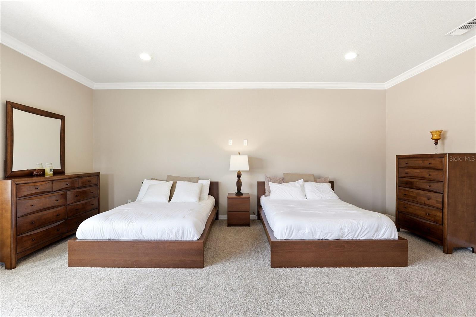 STEEPLE CHASE - Residential