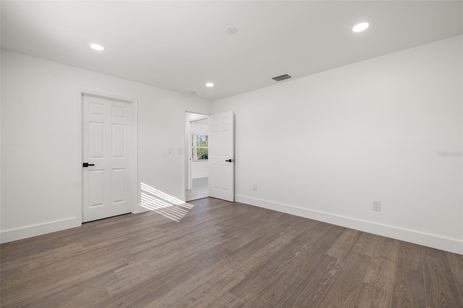 BAYSHORES - Residential