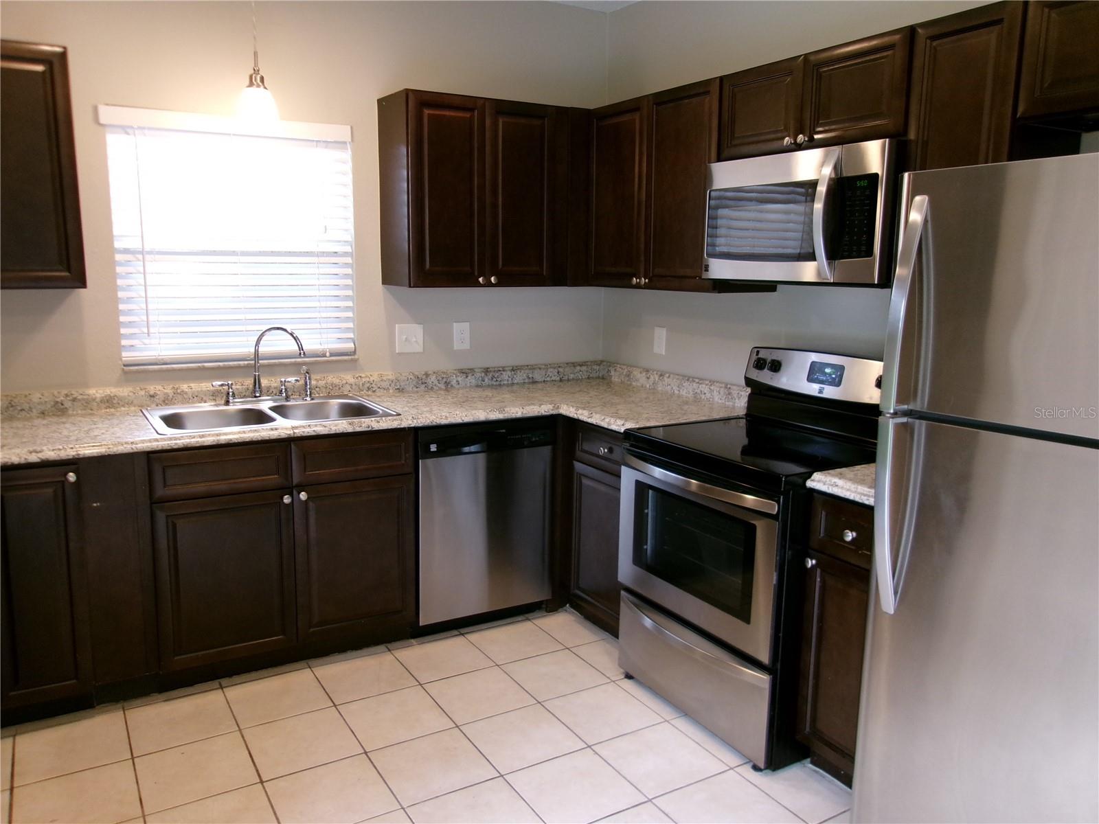 AVENTURA ESTATES - Residential