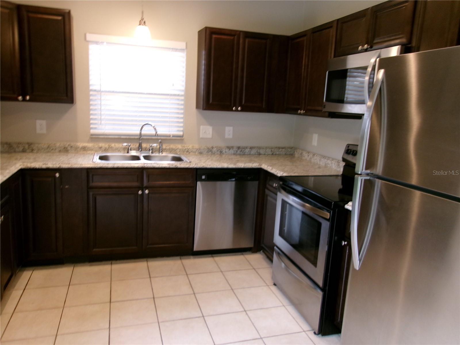 AVENTURA ESTATES - Residential