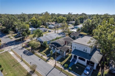 A home in LAKELAND