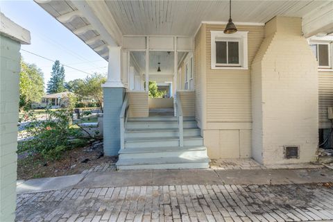 A home in LAKELAND