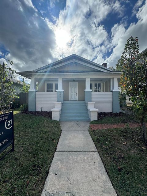 A home in LAKELAND