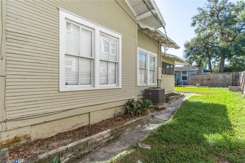 A home in LAKELAND