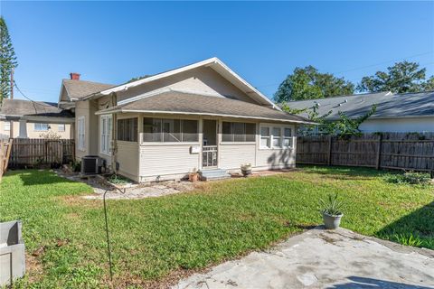 A home in LAKELAND