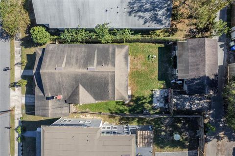 A home in LAKELAND