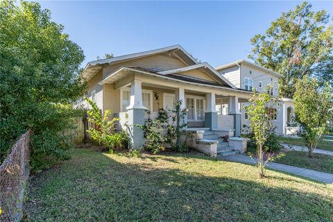 A home in LAKELAND