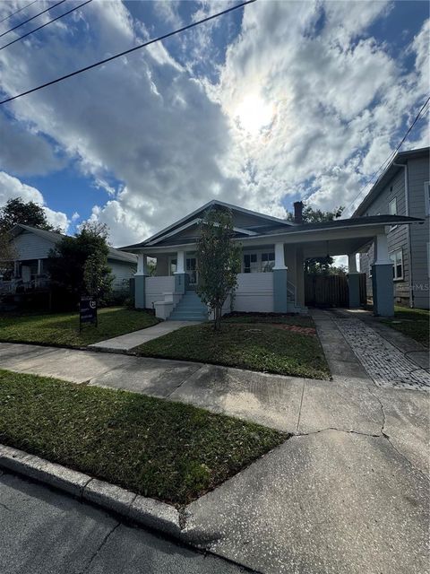 A home in LAKELAND