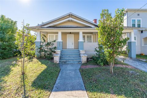 A home in LAKELAND